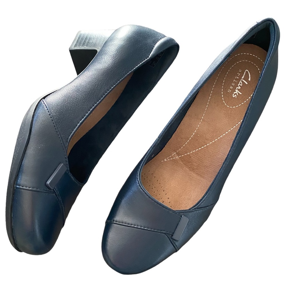 Clarks Artisan NWOB 9.5M Navy Rosalyn Belle Low Heeled Pumps